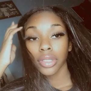 Meet your Posher, Leona